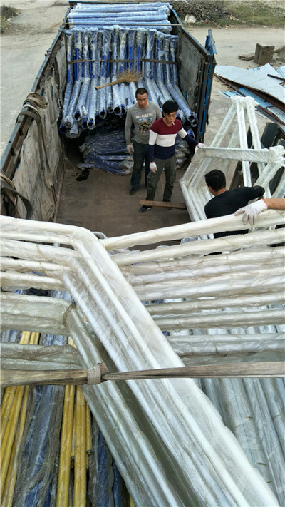 精致浩然體育 小學校園體育器材裝車中 精致浩然體育 小學校園體育器材裝車中