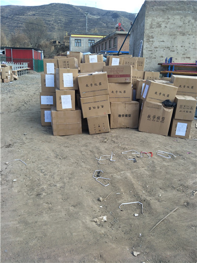 青海學校體育器材以及教學儀器分貨現場 青海學校體育器材以及教學儀器分貨現場