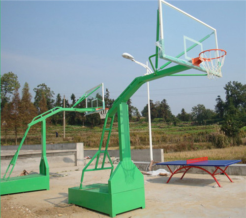 室外乒乓球臺(tái)、體操墊子裝車(chē)完成 室外乒乓球臺(tái)、體操墊子裝車(chē)完成