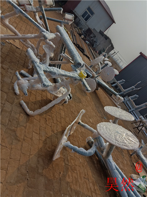 精致的戶外健身路徑器材發(fā)貨裝車 精致的戶外健身路徑器材發(fā)貨裝車