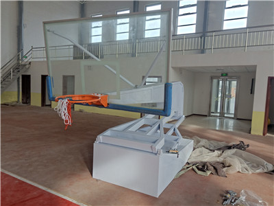 山西高義鋼鐵安裝室內(nèi)超豪華電動(dòng)液壓籃球架現(xiàn)場(chǎng) 山西高義鋼鐵安裝室內(nèi)超豪華電動(dòng)液壓籃球架現(xiàn)場(chǎng)