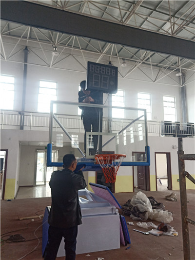 山西高義鋼鐵安裝室內(nèi)超豪華電動(dòng)液壓籃球架現(xiàn)場(chǎng) 山西高義鋼鐵安裝室內(nèi)超豪華電動(dòng)液壓籃球架現(xiàn)場(chǎng)