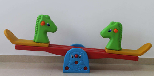 兒童玩蹺蹺板的時(shí)候需要注意哪些安全問題？