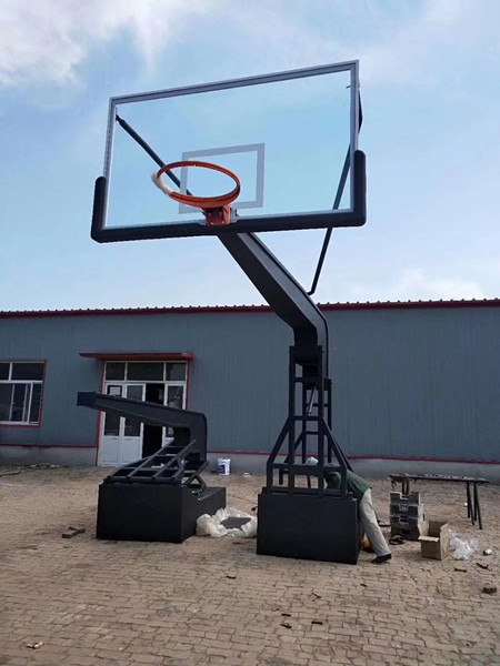 精致高端槍式電動液壓籃球架發貨前調試 精致高端槍式電動液壓籃球架發貨前調試