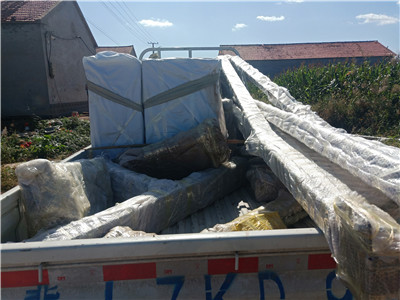 精致電動懸掛籃球架及手動液壓籃球架裝車完畢 精致電動懸掛籃球架及手動液壓籃球架裝車完畢